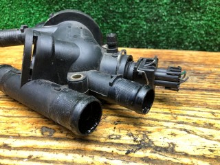 Корпус термостата, ориг. номер 7700112491, 7700109641, Renault Megane 1995-1999
