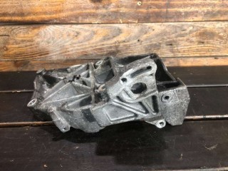Кронштейн компрессора кондиционера, ориг. номер 058260885C, 038260885D, Audi A4 1994-1999