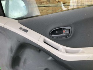 Кнопка стеклоподъемника переднего правого, Toyota Yaris 2005-2009