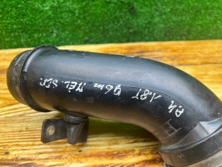 Патрубок впускного коллектора, ориг. номер 058133357A, Audi A4 1994-1999