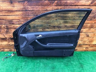 Уплотнитель двери передней правой, Mercedes C W203 2000-2004