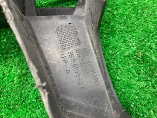 Кронштейн крепления бампера переднего, ориг. номер 3B0807050B, Volkswagen Passat 2005-2010