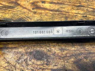 Пластик салазок сиденья, ориг. номер 191881088A, Audi 80 1986-1992
