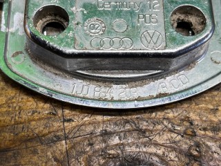 Петля крепления груза, ориг. номер 1J0864203, Volkswagen Passat 2005-2010