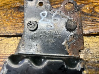 Кронштейн, ориг. номер 038129811, Audi A4 1994-1999