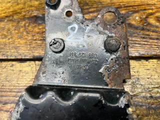 Кронштейн, ориг. номер 038129811, Audi A4 1994-1999