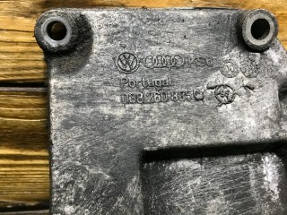 Кронштейн компрессора кондиционера, ориг. номер 038260885C, Audi A6 1997-2001