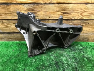 Кронштейн генератора, ориг. номер 8200115762, Renault Megane 2002-2006