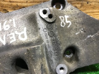 Кронштейн генератора, ориг. номер 8200115762, Renault Megane 2002-2006