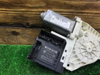Моторчик стеклоподъемника передний правый, ориг. номер 1K0959792G, 1K0959702B, Volkswagen Touran 2003-2006