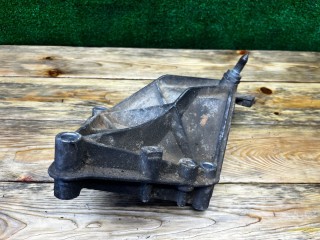 Кронштейн КПП, ориг. номер 7700817262, Renault Espace 1996-2002
