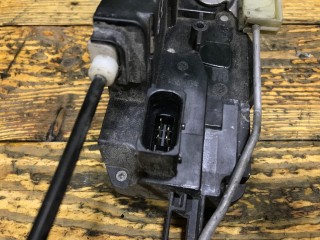 Замок двери передней правой, ориг. номер 24447341, Opel Vectra 2002-2005
