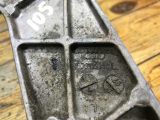Кронштейн двигателя, ориг. номер 8D0199343L, Volkswagen Passat 1996-2001