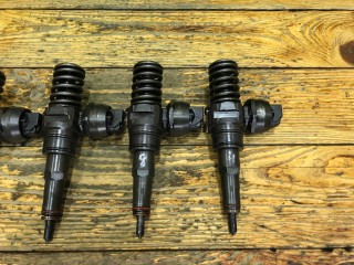 Форсунка, ориг. номер 038130073AJ, Volkswagen Passat 1996-2001