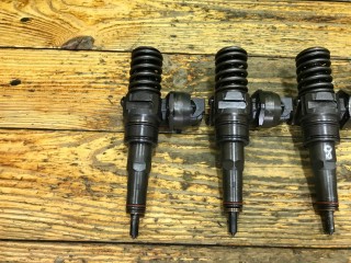 Форсунка, ориг. номер 038130073AJ, Volkswagen Passat 1996-2001