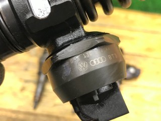 Форсунка, ориг. номер 038130073AJ, Volkswagen Passat 1996-2001