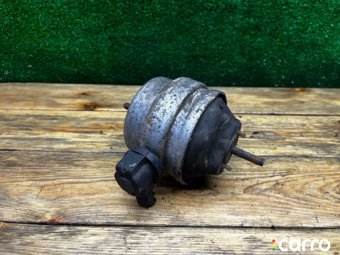 Подушка крепления двигателя Volkswagen Passat 1996-2001, 1.9 л, дизель, 8E0199379M, фото 1