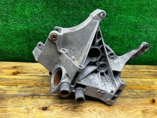 Кронштейн генератора, ориг. номер 028903143AF, Volkswagen Passat 1996-2001