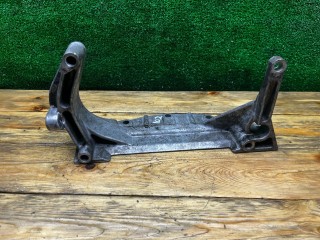 Кронштейн КПП, ориг. номер 050199307, Volkswagen Passat 1996-2001