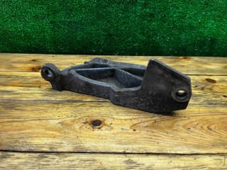 Кронштейн КПП, ориг. номер 04668270AB, Chrysler PT Cruiser 2000-2006