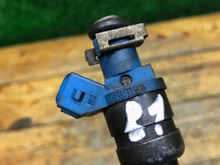Форсунка, ориг. номер 058133551F, Volkswagen Passat 1996-2001