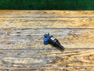 Форсунка, ориг. номер 058133551F, Volkswagen Passat 1996-2001