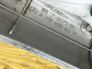 Обшивка стойки передней левой, ориг. номер A2116900325, Mercedes E W211 2002-2006