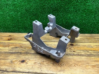 Планка крепления аккумулятора Volkswagen Touareg 2002-2007, 7L0863345