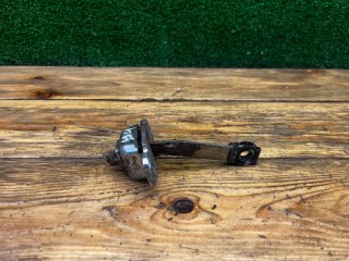 Ограничитель открывания двери передней Volkswagen Sharan 2000-2003, 7M3837249D