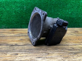 Расходомер воздуха Volkswagen Passat 1996-2001, 037906461B