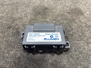 Блок управления прицепного устройства, ориг. номер PZQ6100040M, Toyota Rav4 2010-2016
