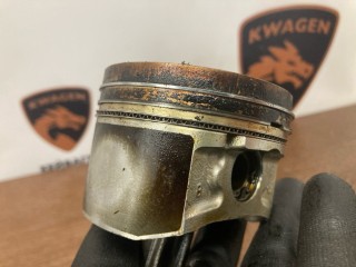 Поршень, ориг. номер 120105M325, NISSAN Almera 2002-2006