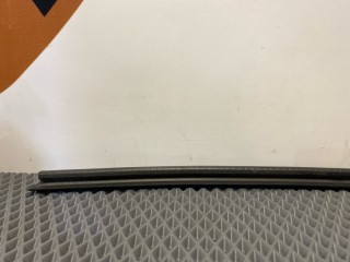 Уплотнитель стекла двери, ориг. номер 4L0837839, Audi Q7 2009-2015