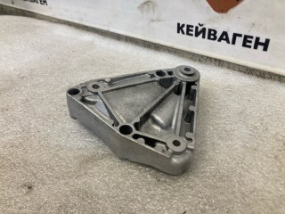 Кронштейн компрессора кондиционера, ориг. номер 55577637, Opel Astra 2006-2014