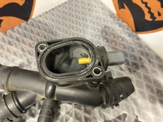 Фланец системы охлаждения, ориг. номер 03L121132Q, 03L122157E, Volkswagen Passat 2005-2010
