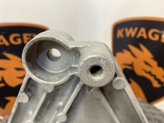 Кронштейн компрессора кондиционера, ориг. номер 55567289, Opel Astra 2006-2014