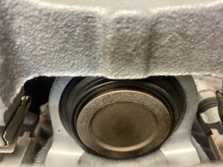 Суппорт тормозной, ориг. номер 46310-33010, Toyota RAV4 2018-2026