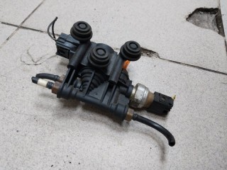 Блок клапанов пневмоподвески, ориг. номер RVH000046, Land Rover Discovery