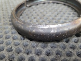 Крепление глушителя, ориг. номер A0009953633, Mercedes-Benz E-Class