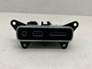 разъем USB, ориг. номер 68258696AA, Jeep Grand Cherokee 2016-2022