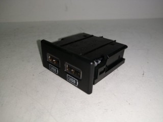разъем USB, ориг. номер 68145567AA, Jeep Grand Cherokee 2007-2010