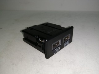 разъем USB, ориг. номер 68145567AA, Jeep Grand Cherokee 2007-2010