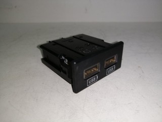 разъем USB, ориг. номер 68145567AA, Jeep Grand Cherokee 2007-2010