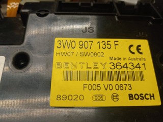 Плафон подсветки салона, ориг. номер 3D0951171A, 3W0907135F, 3W5959527AG, Bentley Flying Spur