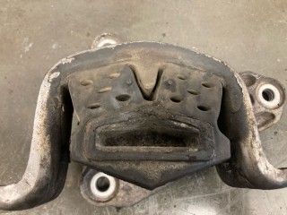 Кронштейн опоры АКПП, ориг. номер 7E0399151A, 7E0399151, Volkswagen Transporter 2009-2015
