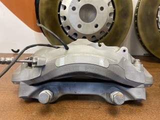 Суппорт тормозной комплект, ориг. номер 4M0615301AS, 4M0615311E, 4M0615312E, 4M0615108BK, 4M0615107BK, 4M0615107A, 4M0615206BG, 4M0615205BG, 4M0615107F, 4M0615107K, 4M0615108A, 4M0615108F, 4M0615108K, Audi Q7 2015-2019
