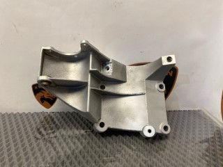 Кронштейн, ориг. номер 077260885M, Audi Q7 2005-2009