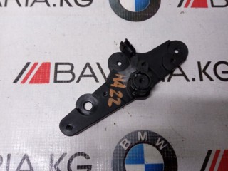 Кронштейн ручки открывания капота, ориг. номер 51239150273, BMW 135i