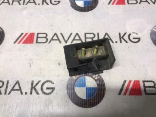 Плюсовой вывод в моторном отсеке, ориг. номер 12427514342, BMW 525i