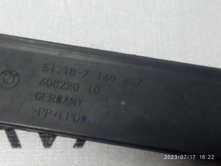 Кронштейн номерного знака Зд, ориг. номер 51187160607, BMW 135is
